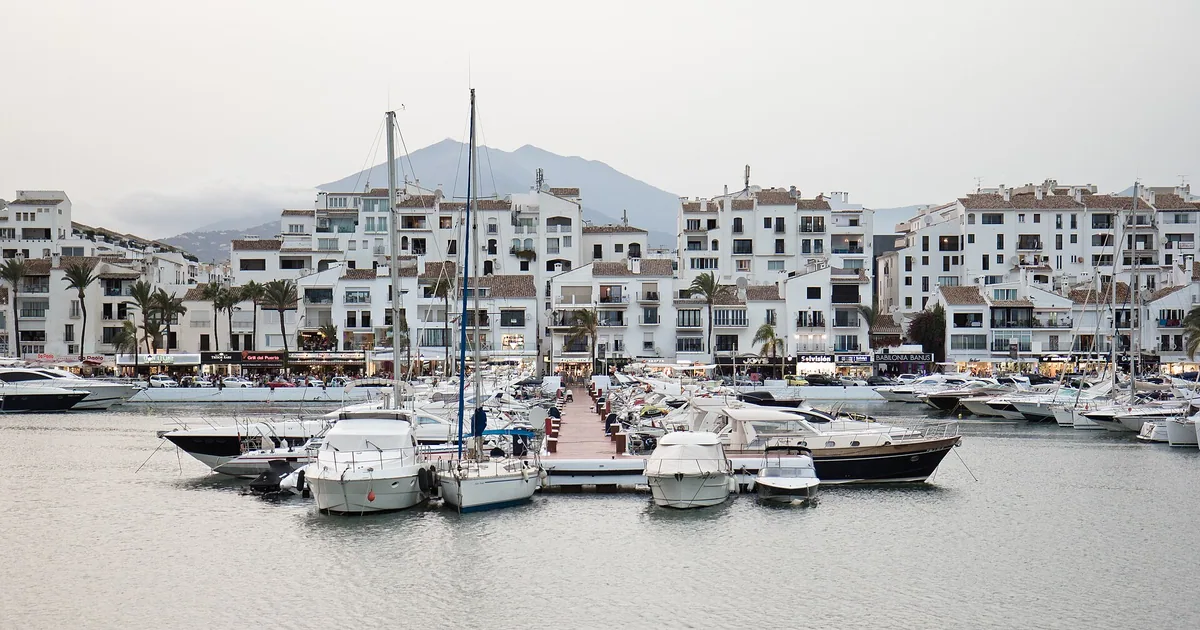 Puerto Banús — Renting a Bugatti, 2026 guide