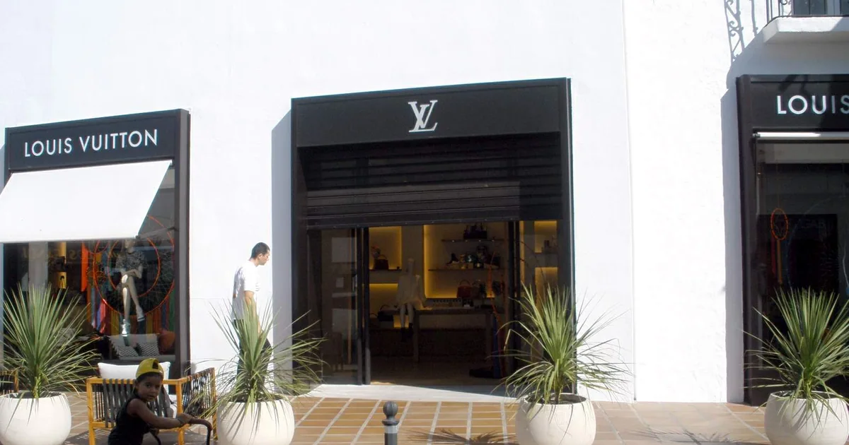 Designer boutique frontages on the Puerto Banús waterfront in Marbella — currency exchange guide