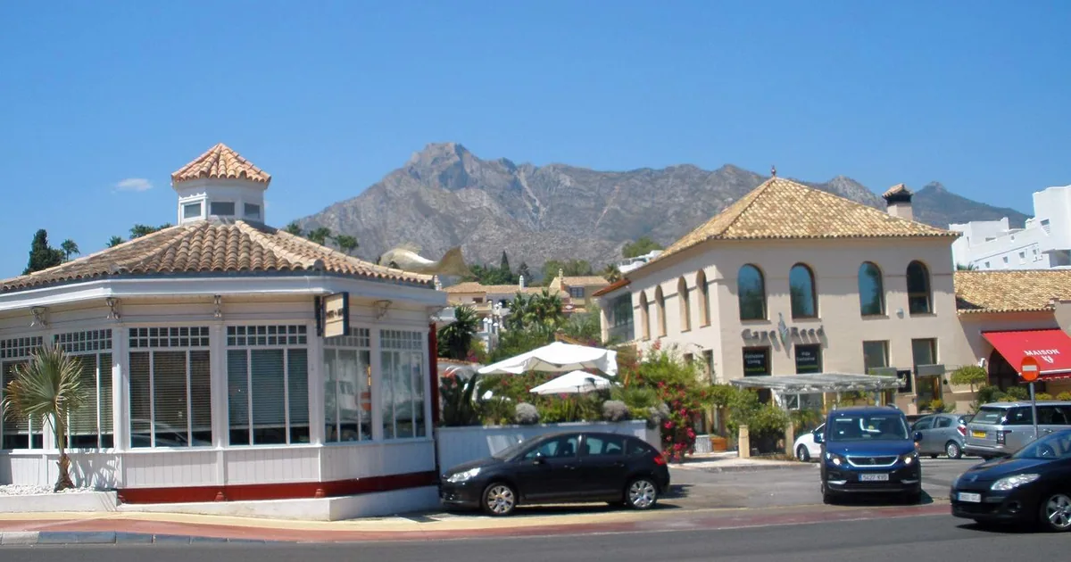 Golden Mile terraces and buildings beneath La Concha mountain in Marbella — escort-friendly hotels list
