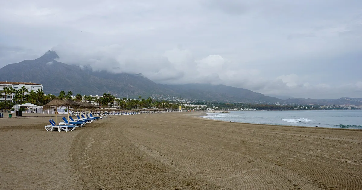 Playa Puerto Banús — Playa Padre, 2026 guide