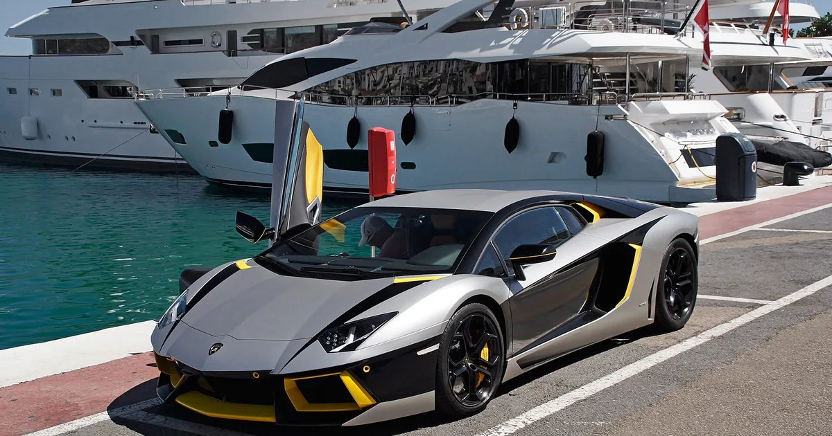 Lamborghini Aventador and yacht, Costa del Sol — Puerto Banús Seafood, 2026 guide