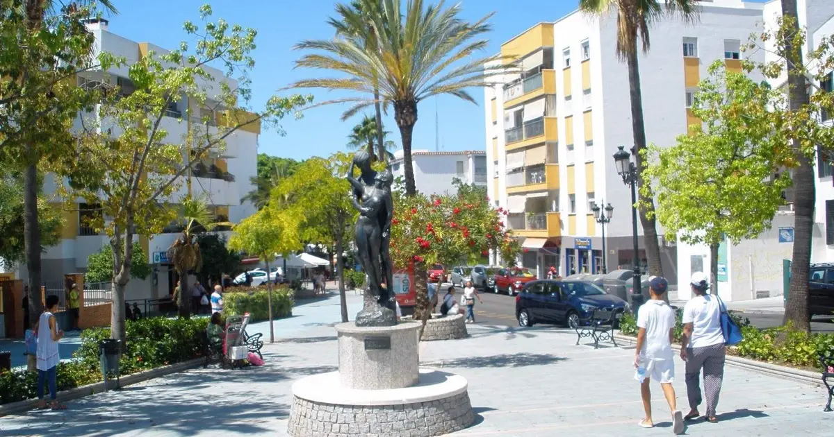 Pedestrian square in central San Pedro de Alcántara, Marbella — whitewashed buildings, palms and a statue — San Pedro escorts guide 2026