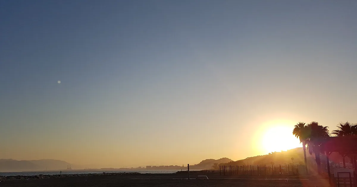 Málaga El Palo al atardecer — Sunset Parties, 2026 guide